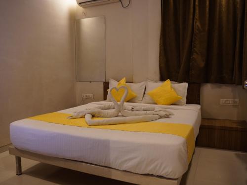 a bedroom with a bed with towels on it at Hotel Trimurti Executive in Dāpuri