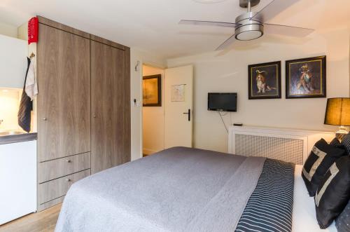 Cama o camas de una habitación en The Guest-Houseboat