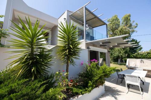 Gyra Villas - Seaview Villa Fivos with private pool