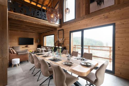 Chalet L'Anahi 5-Star Luxury Chalet with Panoramic Mountain Views