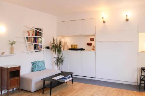 Charming studio with courtyard near Père-Lachaise