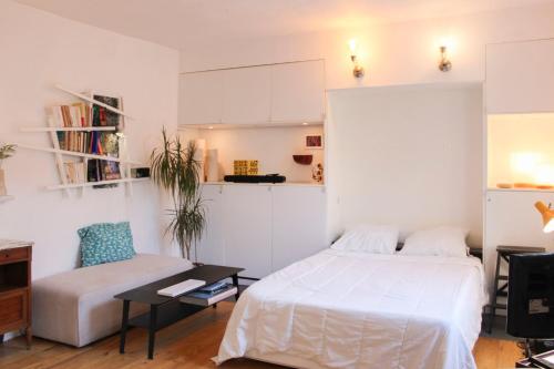 Charming studio with courtyard near Père-Lachaise