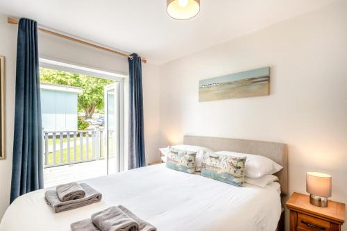 a bedroom with a bed and a window at 2 Bed in Brixham oc-bx081 in Brixham