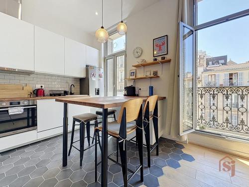 Right below Notre Dame - Bright - Air Conditioning