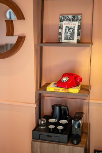 a room with a coffee maker on a shelf at Urban Hive Milano in Milan