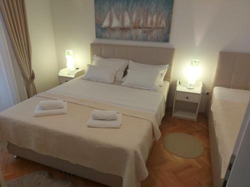 a bedroom with a bed with two towels on it at Apartman Matilda in Gradac