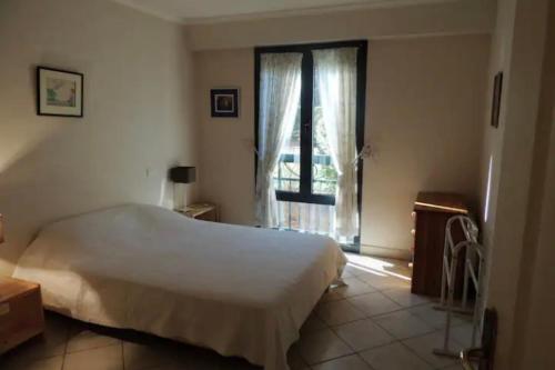 Apartment with pool and garden in Saint Aygulf