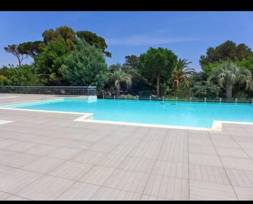Apartment with pool and garden in Saint Aygulf