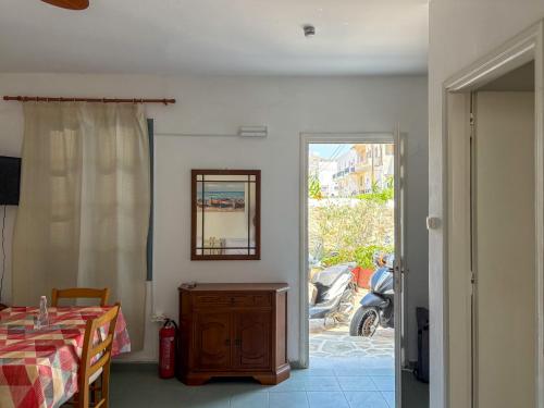 Naxos budget friendly studio 3 min walk from port