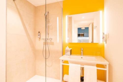 a bathroom with a sink and a shower at Appartements Soléo Prado in Marseille