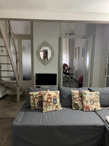 a living room with a blue couch with pillows at Casetta sul Porto in Imperia