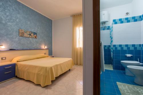 a bedroom with a bed and a shower and a sink at Bed & Breakfast Isola Bella Lampedusa in Lampedusa