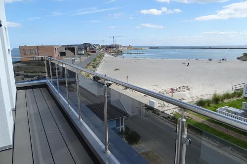 a view of the beach from the balcony of a building at Sturmvogel in Olpenitz
