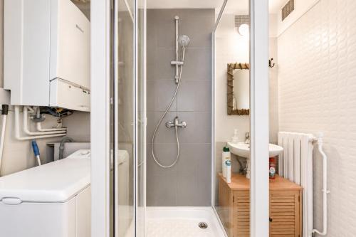 Paris central tiny apartment for 6 persons