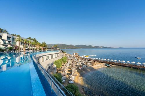 Blue Dreams Resort Bodrum - Aquapark & Ultra All Inclusive — Pool view