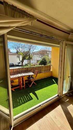 T2 avec terrasse au soleil proche centre