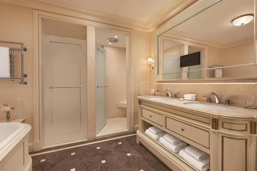 Shangri-La Paris photo 36