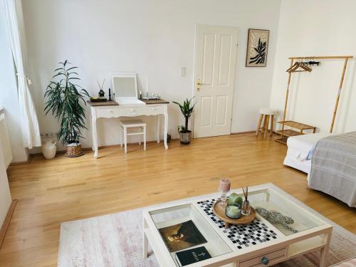 Apartment with 2 bedrooms and a small living room