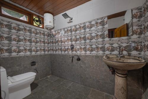 a bathroom with a sink and a toilet at Narkanda Heights by Splendid Retreat Hotels in Nārkanda