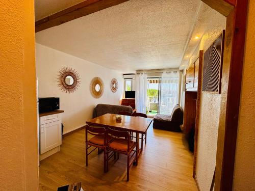 Esprit vacances,Piscine,Vue sur le Port,Parking privé,Commerces et restaurants