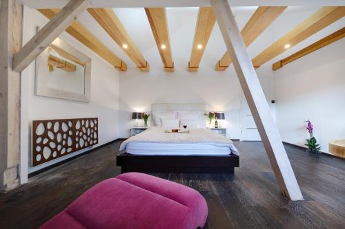 a bedroom with a large bed and a purple ottoman at Luxury Heaven Apartment - 116 m2 Fireplace 3 bedroom - Free Parking in Katowice