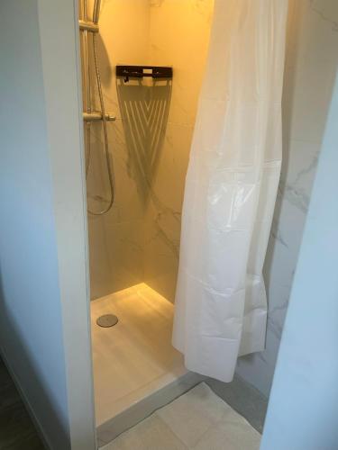 Petit Havre de Paix, Maisonnette contemporaine climatisée avec jardin privé