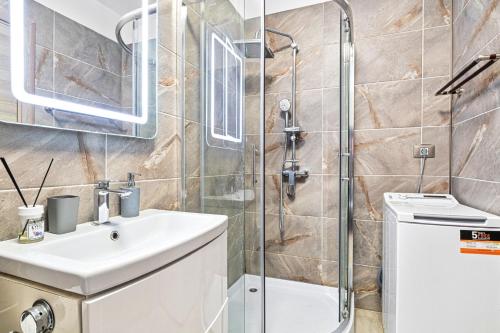 a bathroom with a sink and a shower at Bavaro 50 by Alezzi Resort in Mamaia Sat/Năvodari