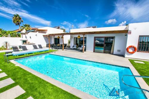 222 - Villa Noches De Luna by Villas Now Ltd