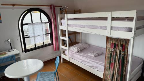 a room with two bunk beds and a table at 7 Calcosas in Valverde