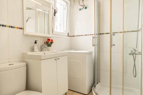 a bathroom with a toilet and a sink and a shower at Sweet Home in Puerto Rico de Gran Canaria