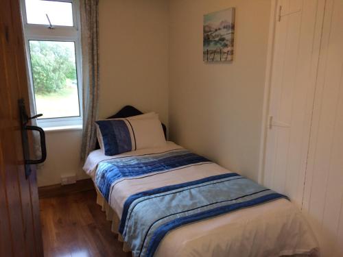 Una cama o camas en una habitación de Hillcrest Holiday Home