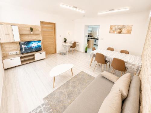 a living room with a couch and a table at Zója Apartmanház in Nagykanizsa