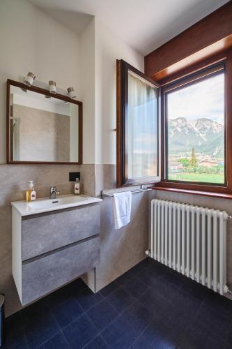 a bathroom with a sink and a window at Meridiana Gemona in Taboga