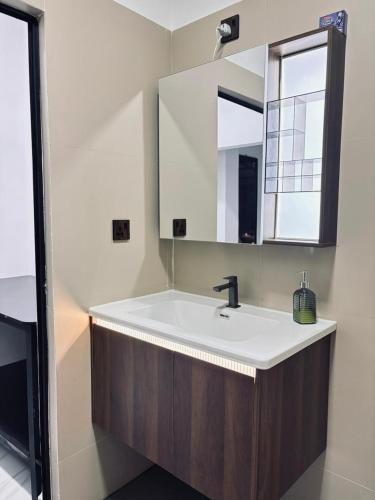 a bathroom with a sink and a mirror at Hill Nest Ella in Bandarawela