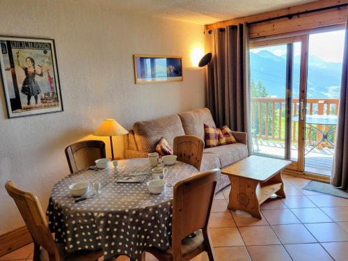 Appartement lumineux au calme avec balcon et accès skis aux pieds