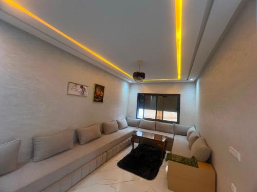 a living room with a couch and a table at best standing with ascenceur in El Jadida