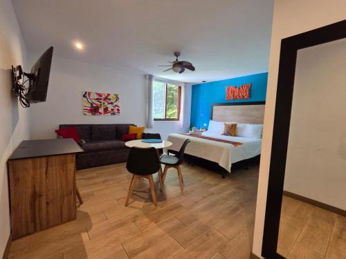 a hotel room with a bed and a couch at Dk8 - Nice studio in Zona Viva in Guatemala