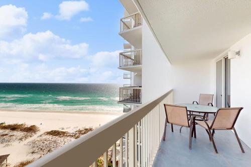 Beachfront with a heated pool & a spa photo 3