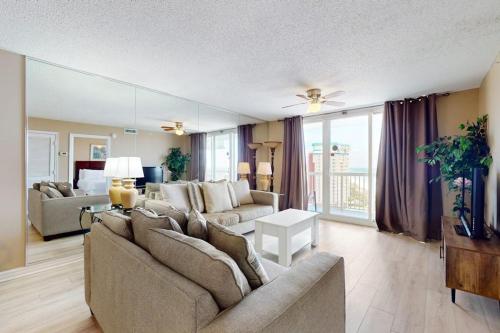 Beachfront with a heated pool & a spa photo 6