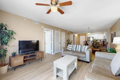 Beachfront with a heated pool & a spa photo 7