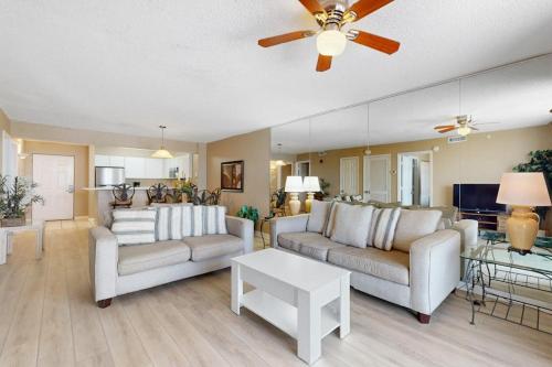 Beachfront with a heated pool & a spa photo 8