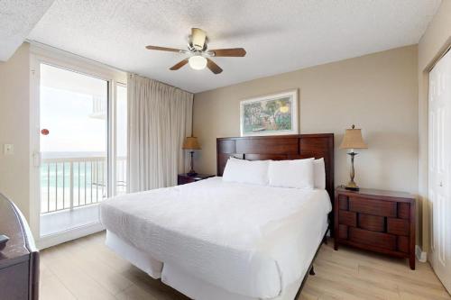 Beachfront with a heated pool & a spa photo 11