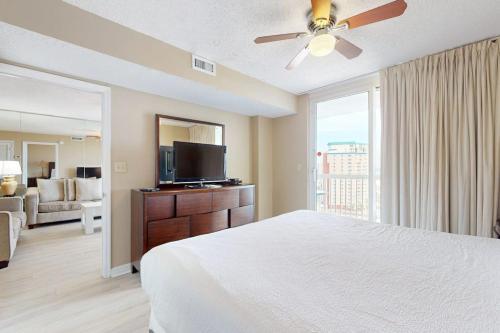 Beachfront with a heated pool & a spa photo 13