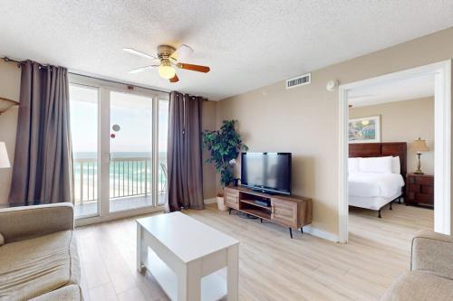 Beachfront with a heated pool & a spa photo 16