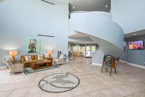 Beachfront with a heated pool & a spa photo 36
