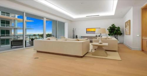 a living room with a white couch and a table at Naples Luxury Retreat in Naples
