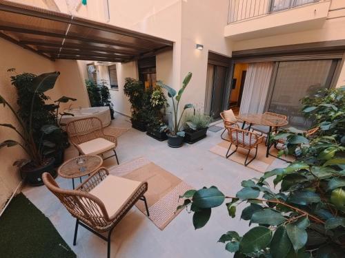 Theas Living Garden