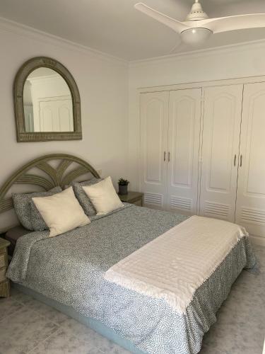 a bedroom with a bed and a mirror on the wall at Cura Marina in Playa del Cura