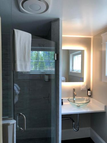 a bathroom with a sink and a glass shower at Bellevue Manor in Newport