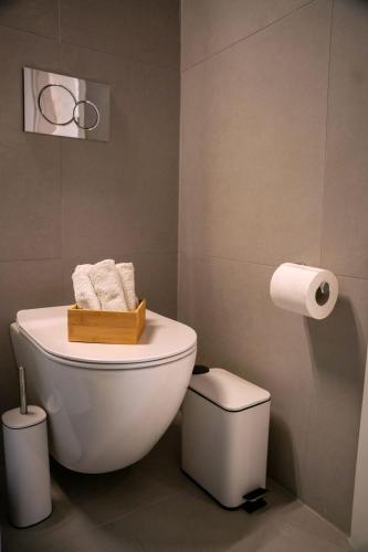Brand-New Modern Studio next to One Outlet Mall